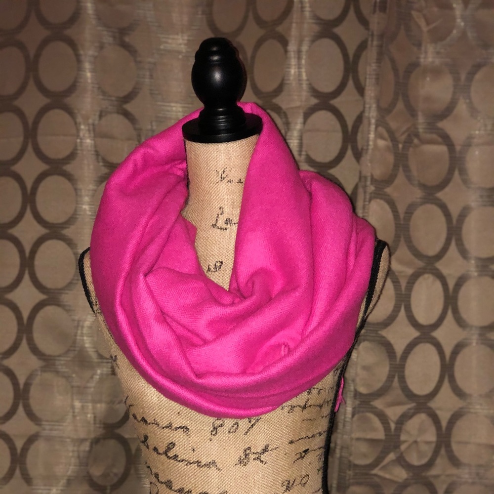 NWOT Scarf - Picture 2 of 3